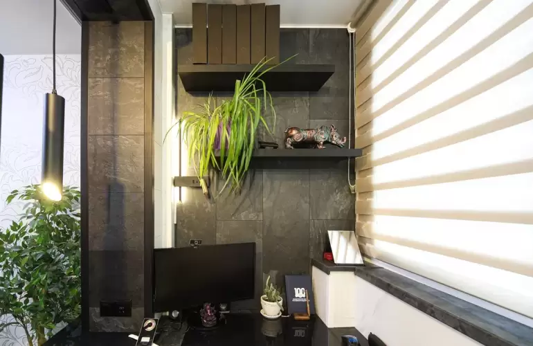 Объединение светлого балкона с детской комнатой